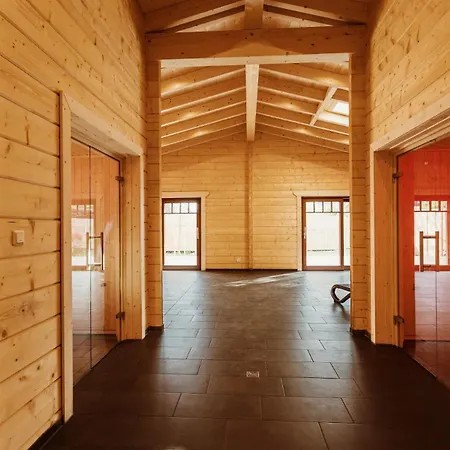 Im Holzblockstil Im Naturerlebnisdorf Blauvogel Tatil Evi