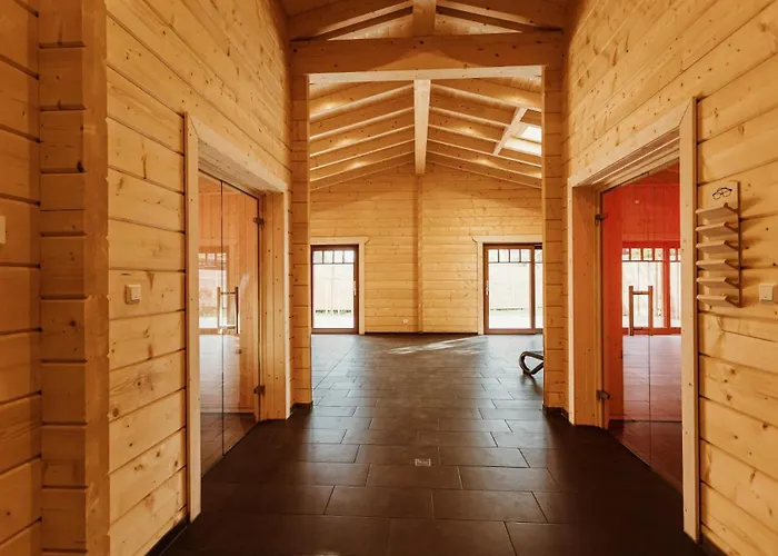 Im Holzblockstil Im Naturerlebnisdorf Blauvogel Tatil Evi