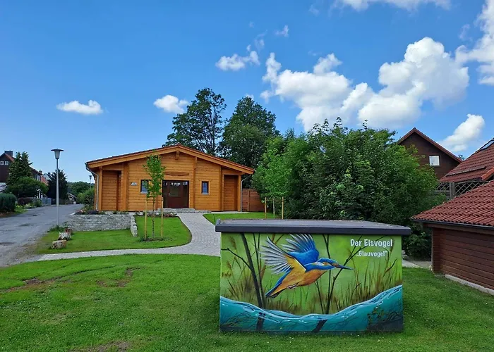 Im Holzblockstil Im Naturerlebnisdorf Blauvogel Tatil Evi Hasselfelde